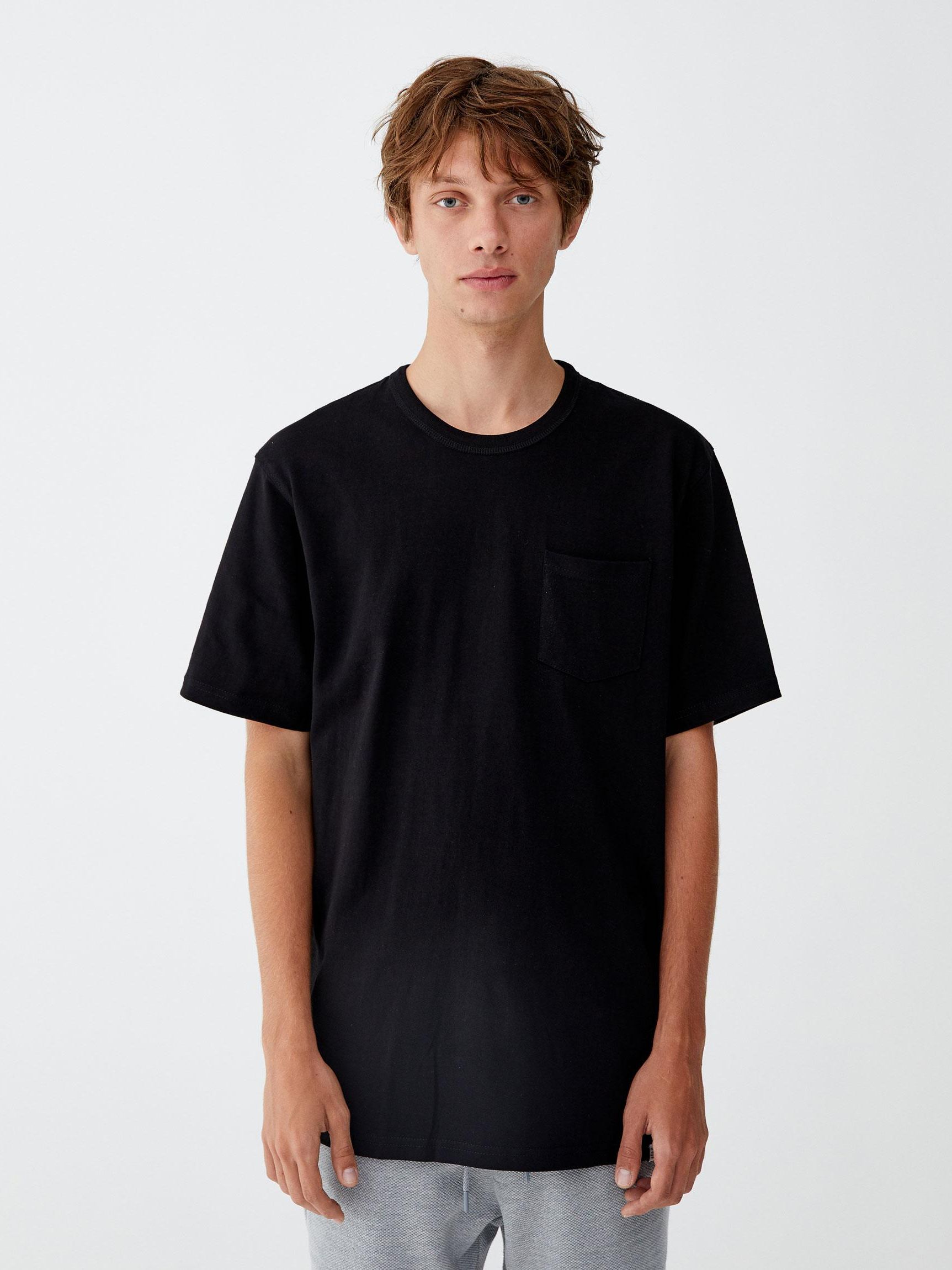 

Футболка Pull & Bear 9231/501/800-AAAD M Черная