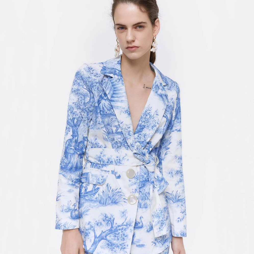 

Блейзер женский с поясом Blue pattern Berni Fashion, Блейзер женский с поясом Blue pattern Berni Fashion (M)