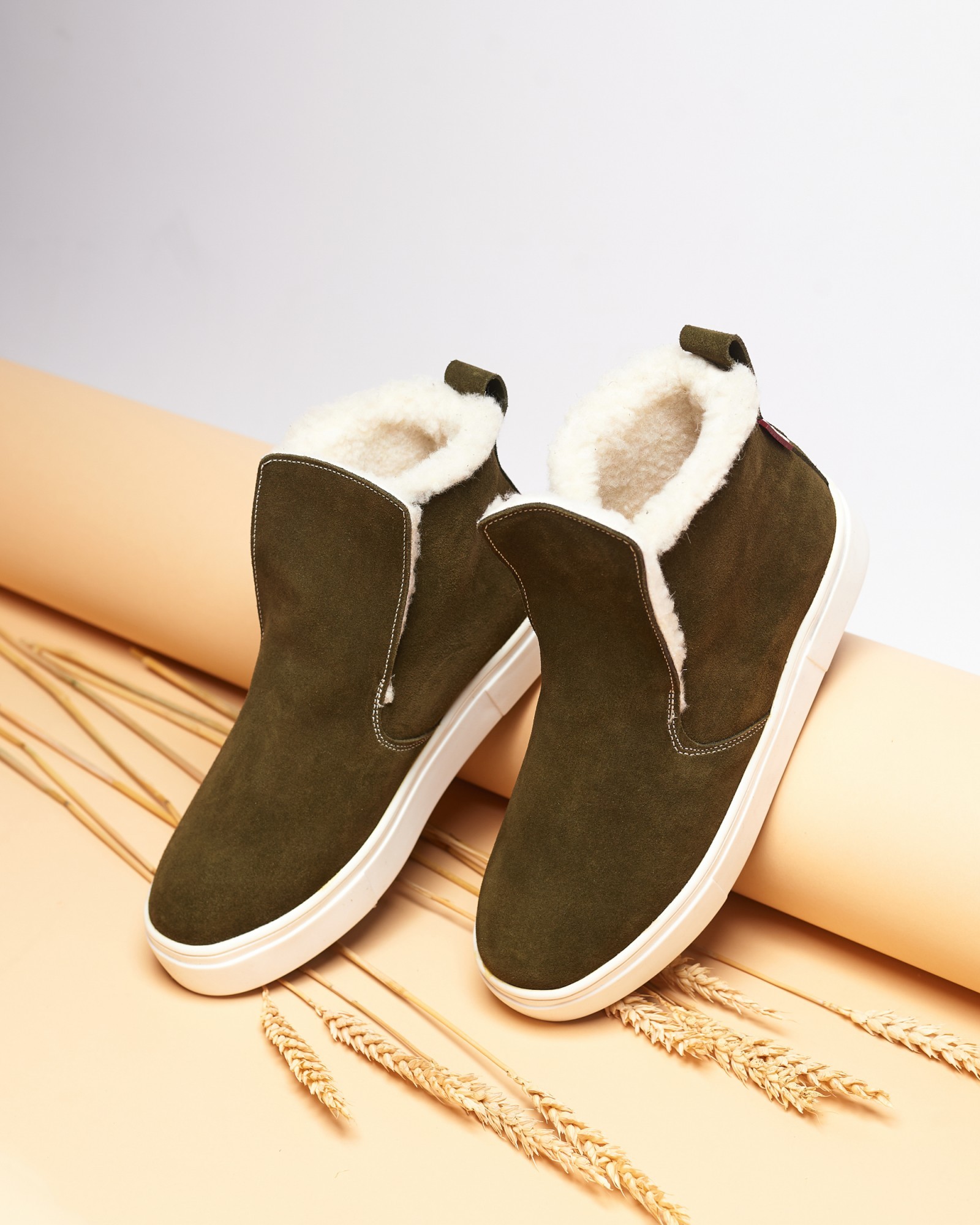 

Замшевые ботинки PADUCHINI ANKLE SLIP 34 22 см. цвета Хаки на белой подошве