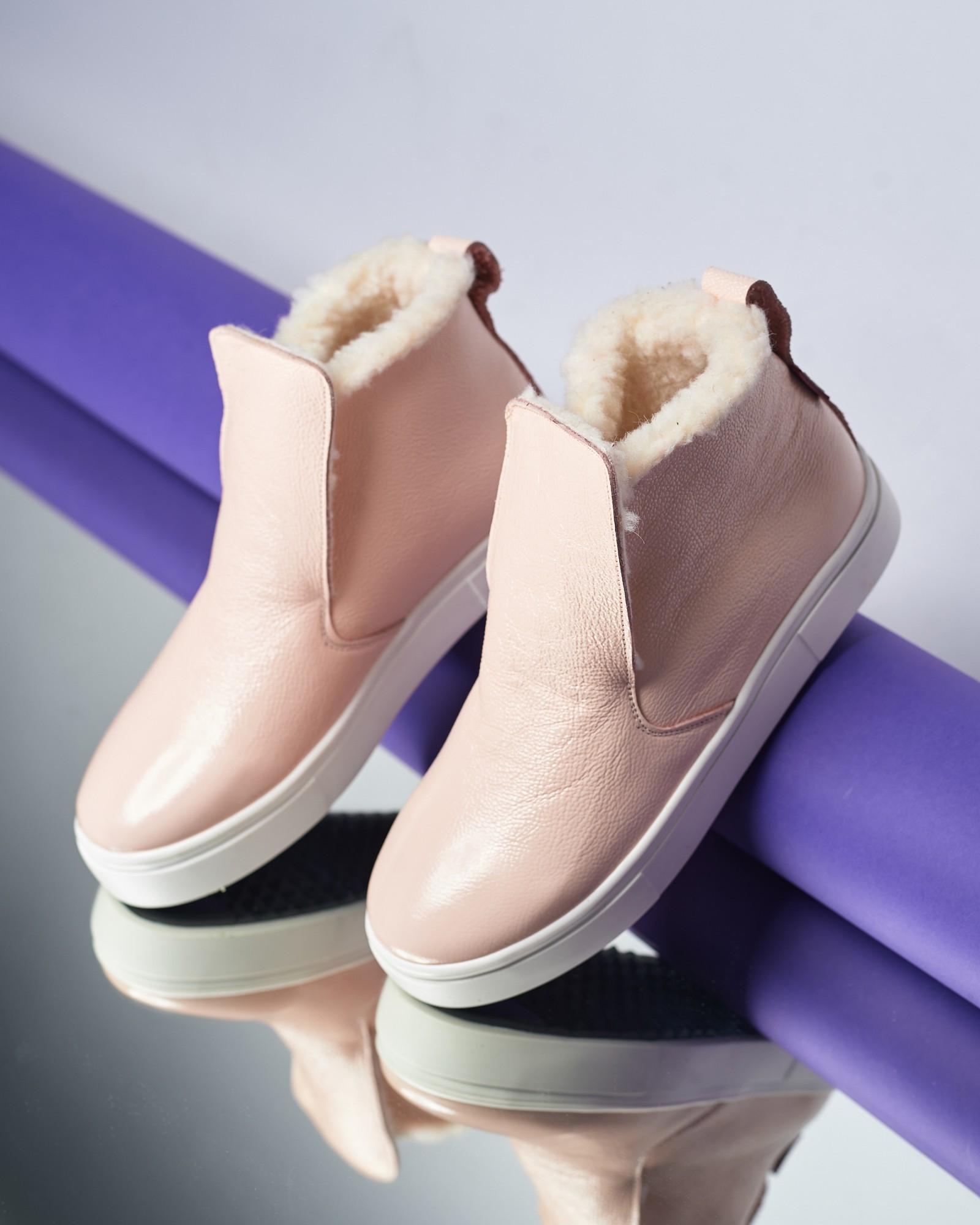 

Кожаные ботинки PADUCHINI ANKLE SLIP с лаковым напылением 36 23,5см. Пудровые на белой подошве