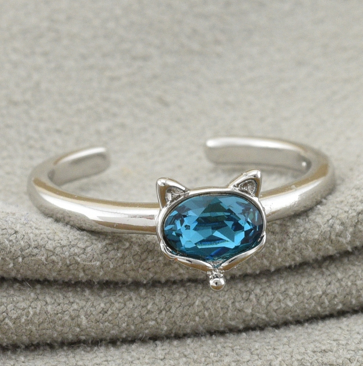 

Кольцо Xuping с кристаллами Swarovski 83220 ширина 7 мм синий позолота Белое Золото16-17