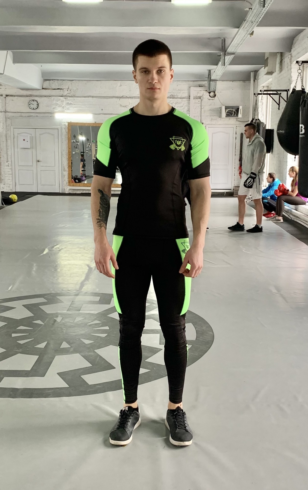 

Мужской спортивный комплект(Рашгард+тайтсы) fitU Force-sh green 2.0  Черный, Мужской спортивный комплект(Рашгард+тайтсы) fitU Force-sh green 2.0 M Черный