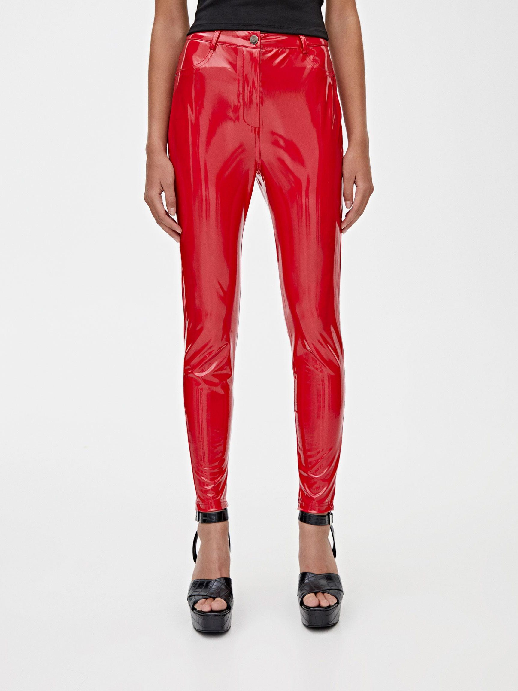 

Брюки из искусственной лаковой кожи Pull & Bear 9671/361/600-ACVF 40 Красные