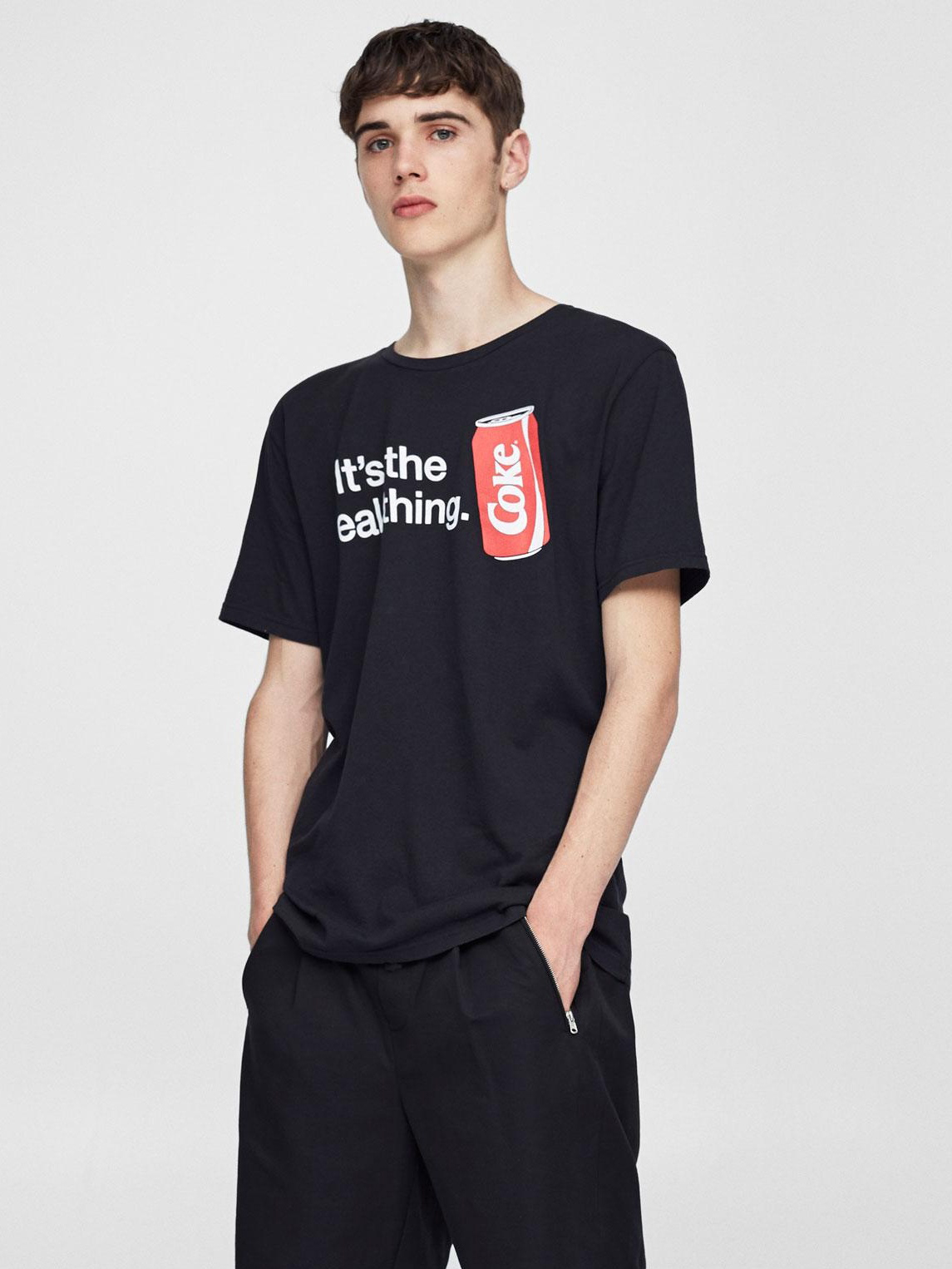 

Футболка Pull & Bear 9235/517/800-AAPU L Черная с принтом