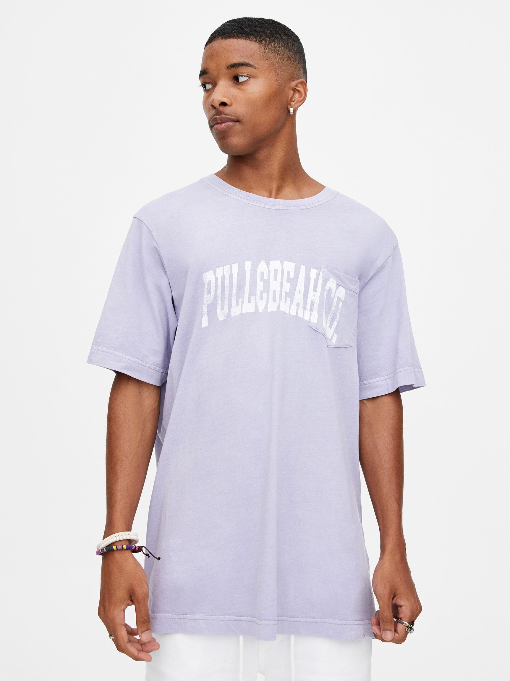 

Футболка Pull & Bear 9230/517/629-AAIQ L Сиреневая с принтом