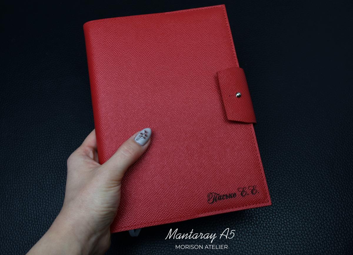 

Женский кожаный блокнот А5 красного цвета Morison Atelier `Marvel Saffiano` размер А5
