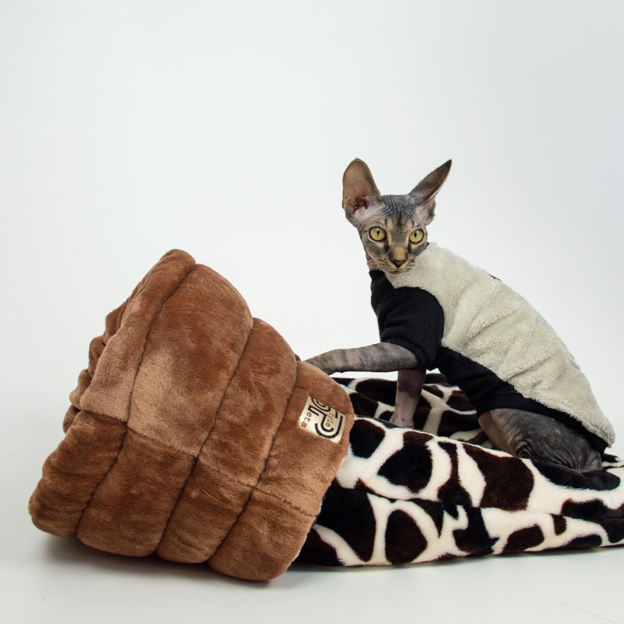 

Дом - нора мешок для кошек и собак Style Pets GIRAFFE (GK/7562) размер M 50см на 50 см