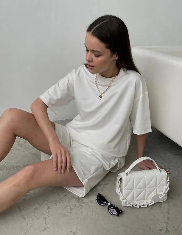 

Женский спортивный костюм в стиле оверсайз шорты и футболка GF007940 р42/ белый, Женский спортивный костюм в стиле оверсайз шорты и футболка GF007940 р42/44 белый