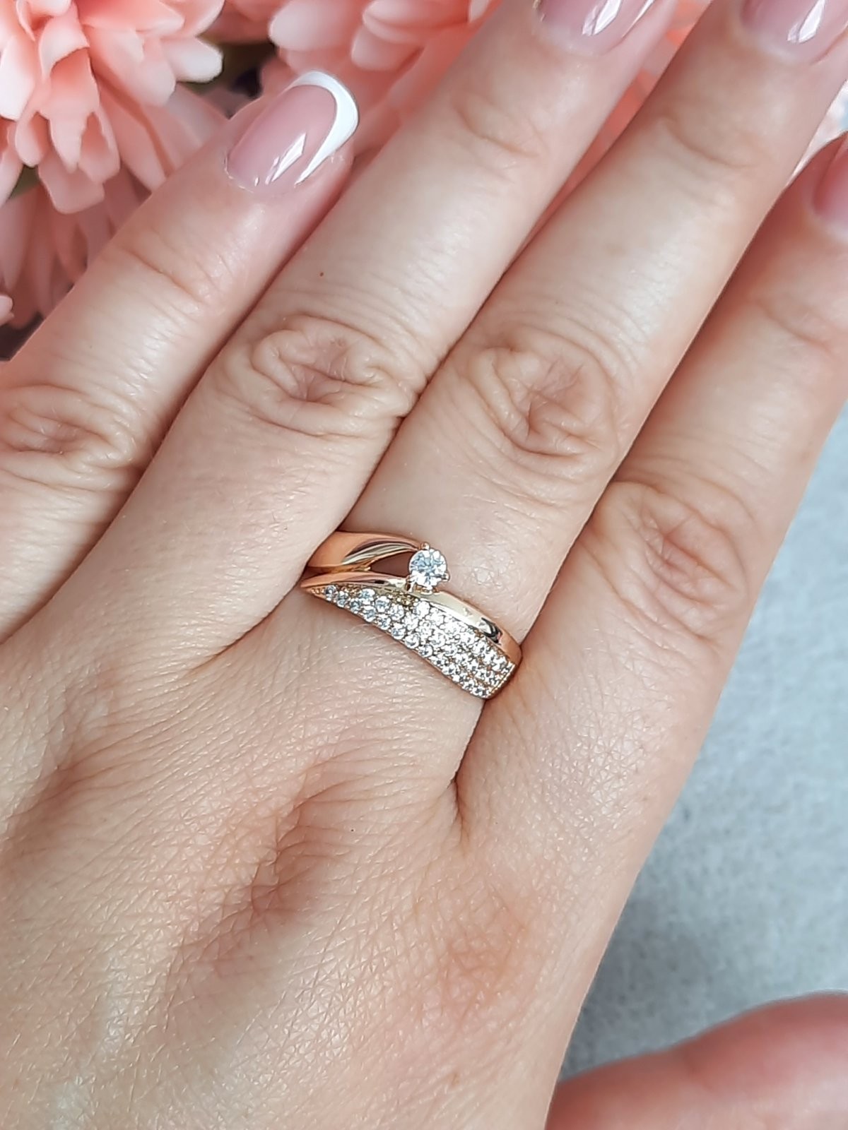 

Кольцо Xuping с россыпью циркония Размер 20 Медицинское золото Позолота 18К