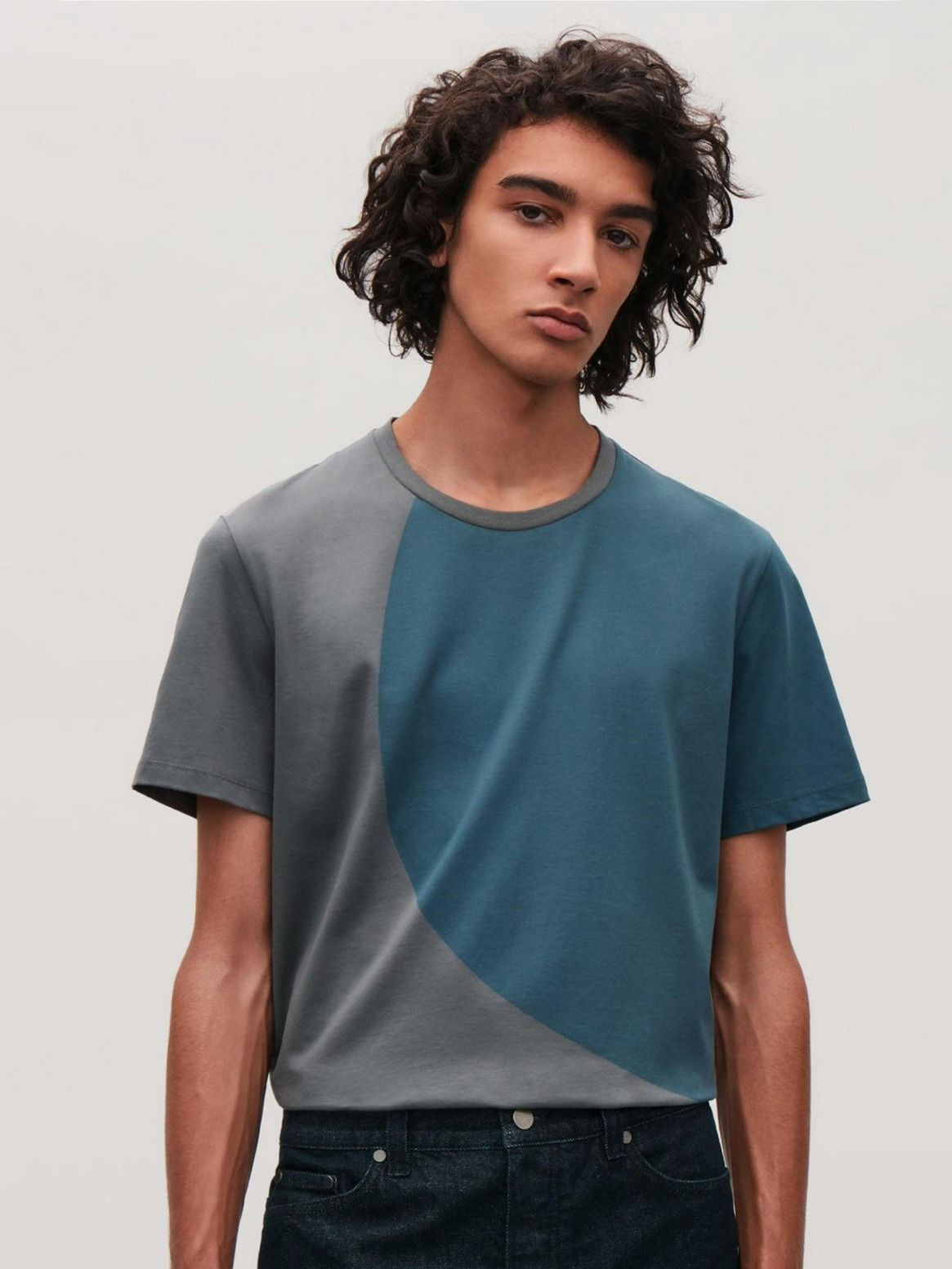 

Футболка COS 0650692-7 S Серая