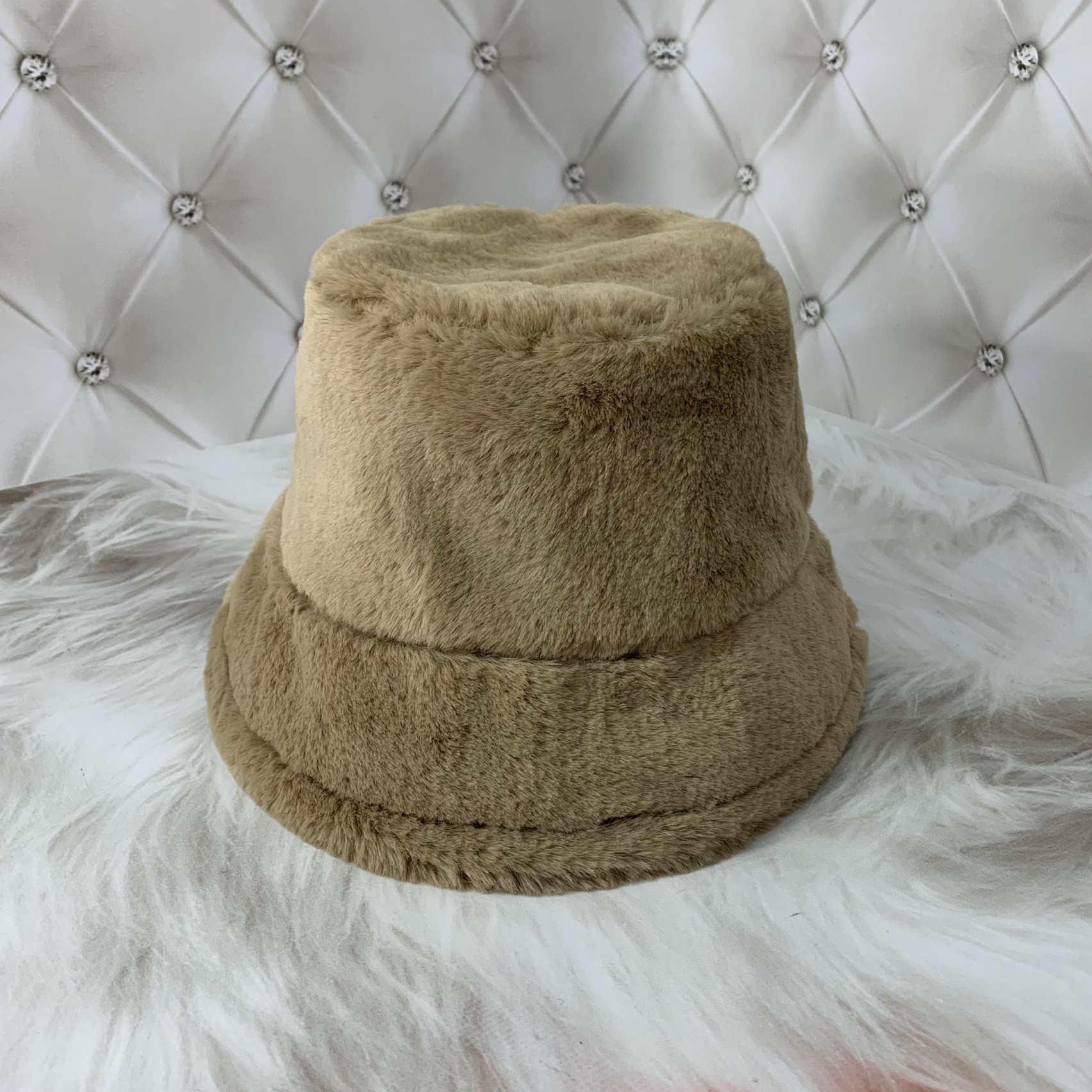 

Панама теплая меховая женская бежевая Fluffy