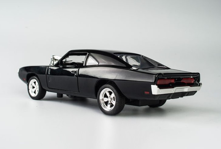 

Спортивный автомобиль Dodge Black Bulk черный 1:32