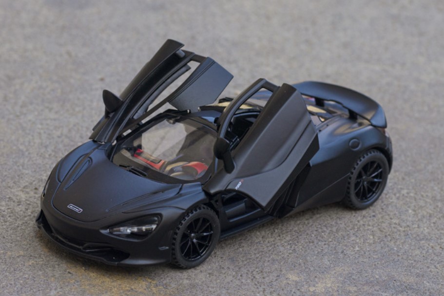 

Спортивный автомобиль McLaren 720S 1:32 с функцией устойчивости к звуку и свету черный