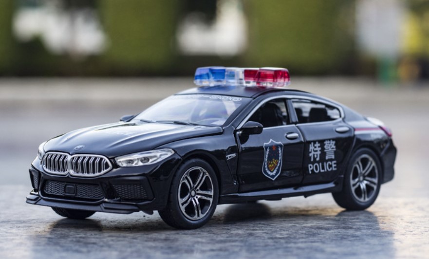 

Полицейская машина BMW M8 1:32 детская игрушечная машина черная