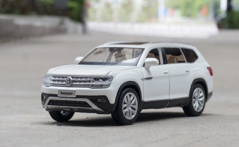 

Детская игрушечная машина Volkswagen Teramont 1:32 белая с функцией устойчивости звука и света