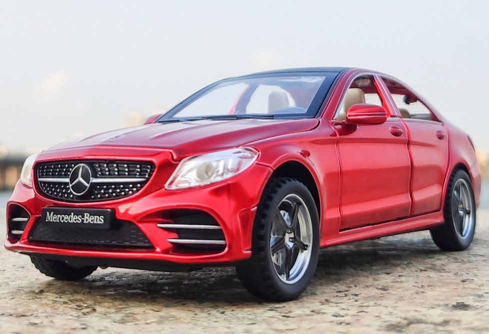 

Модель легкового автомобиля Mercedes-Benz C260 1:32 звук и свет красного цвета