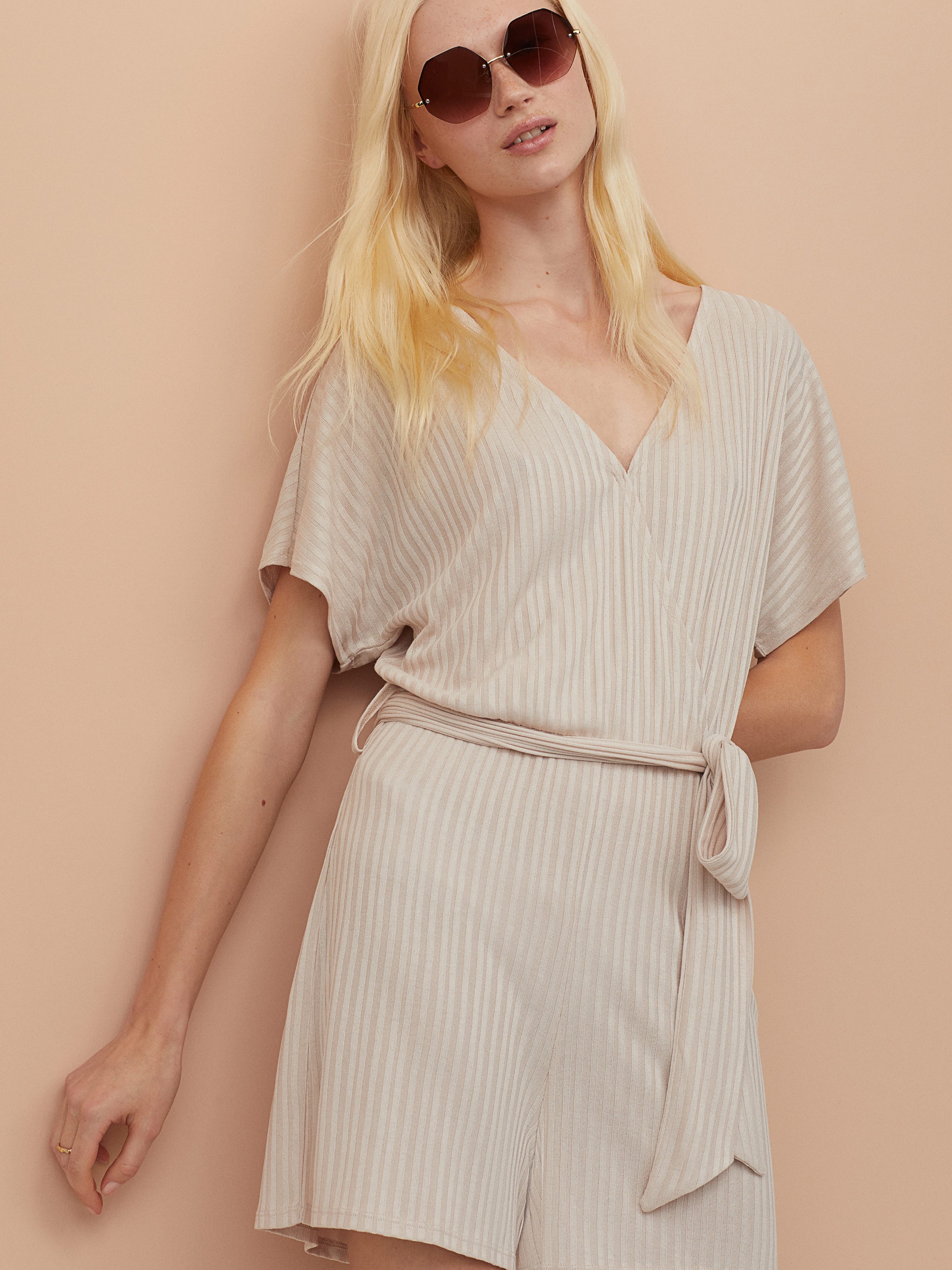 

Комбинезон H&M 07-0861608-015  Бежевый (СА2000001851692, Комбинезон H&M 07-0861608-015 XL Бежевый (СА2000001851692)