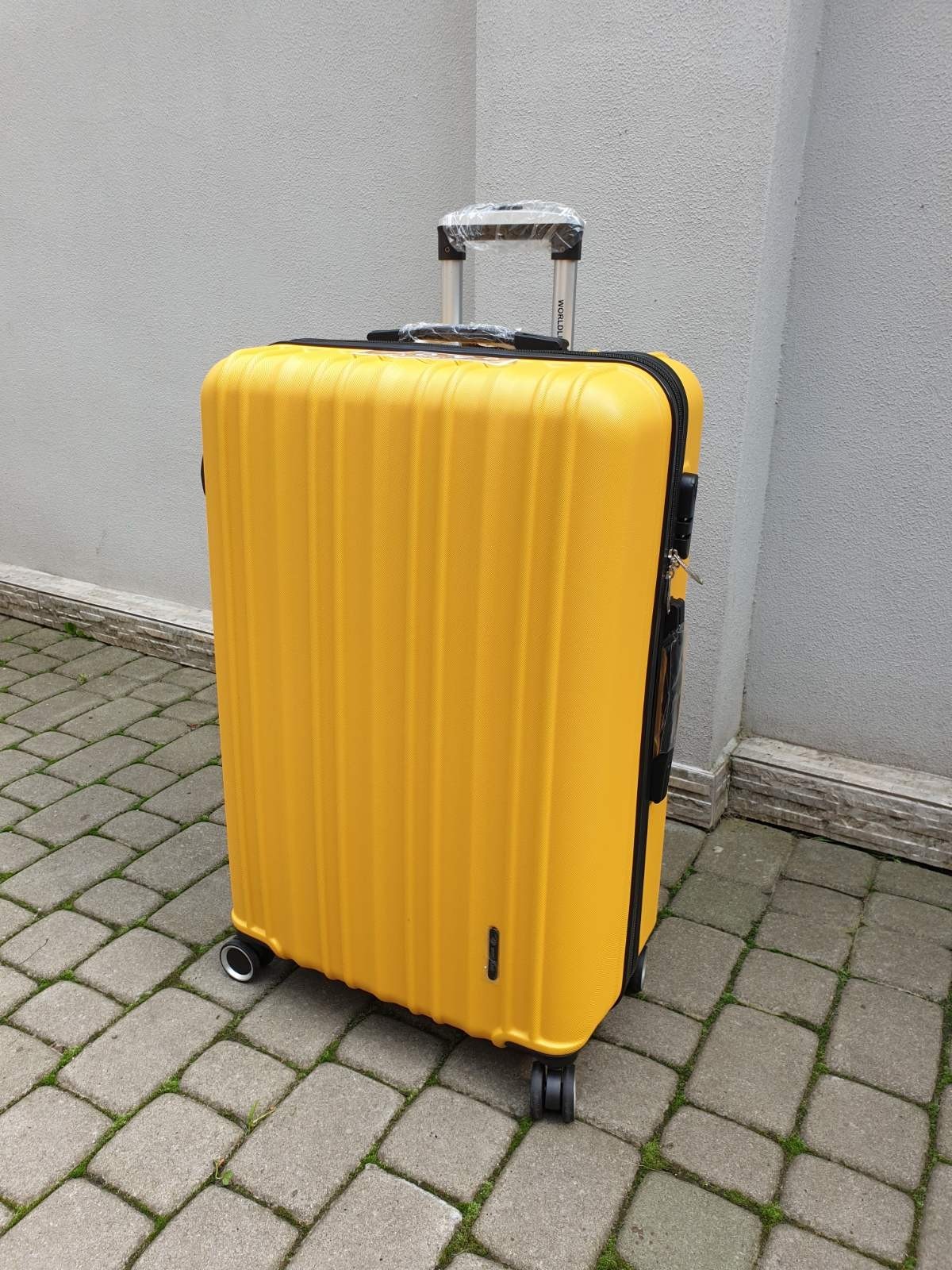 

Чемодан AIRTEX WORDLINE 623 L большой желтый