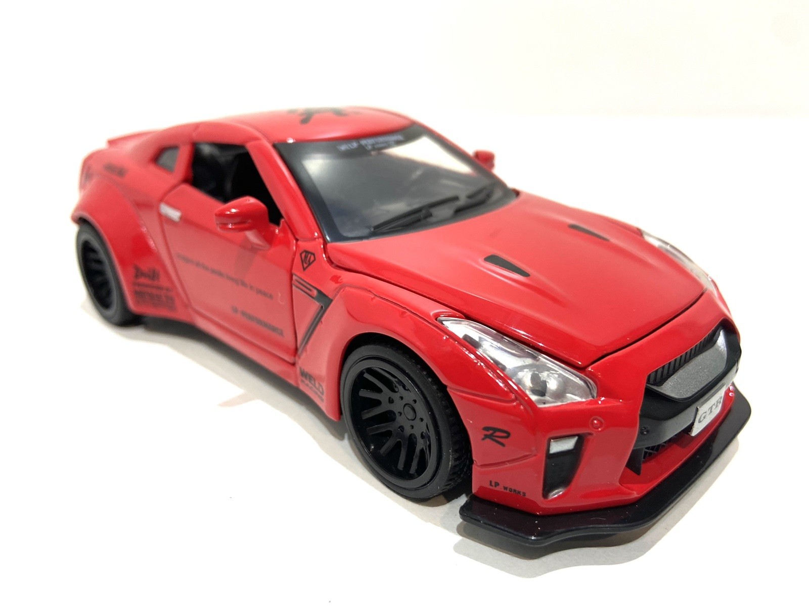 

Машинка TK Union Nissan GTR "Auto Expert"металлическая, свет, звук, инерционная 38071 красная