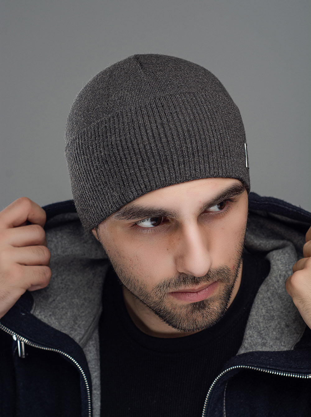 

Мужская шапка с отворотом Маршал цвет антрацит меланж