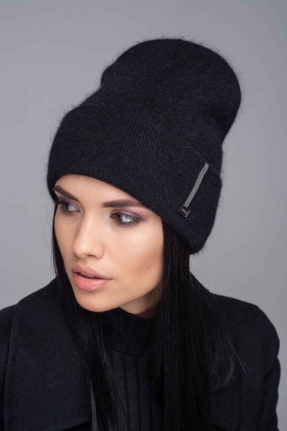 

Женская шапка колпак Соренто цвет черный