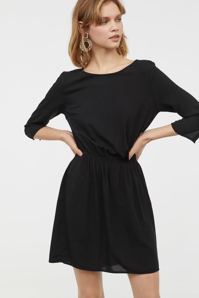 

Платье H&M 32 черное (1081-347)