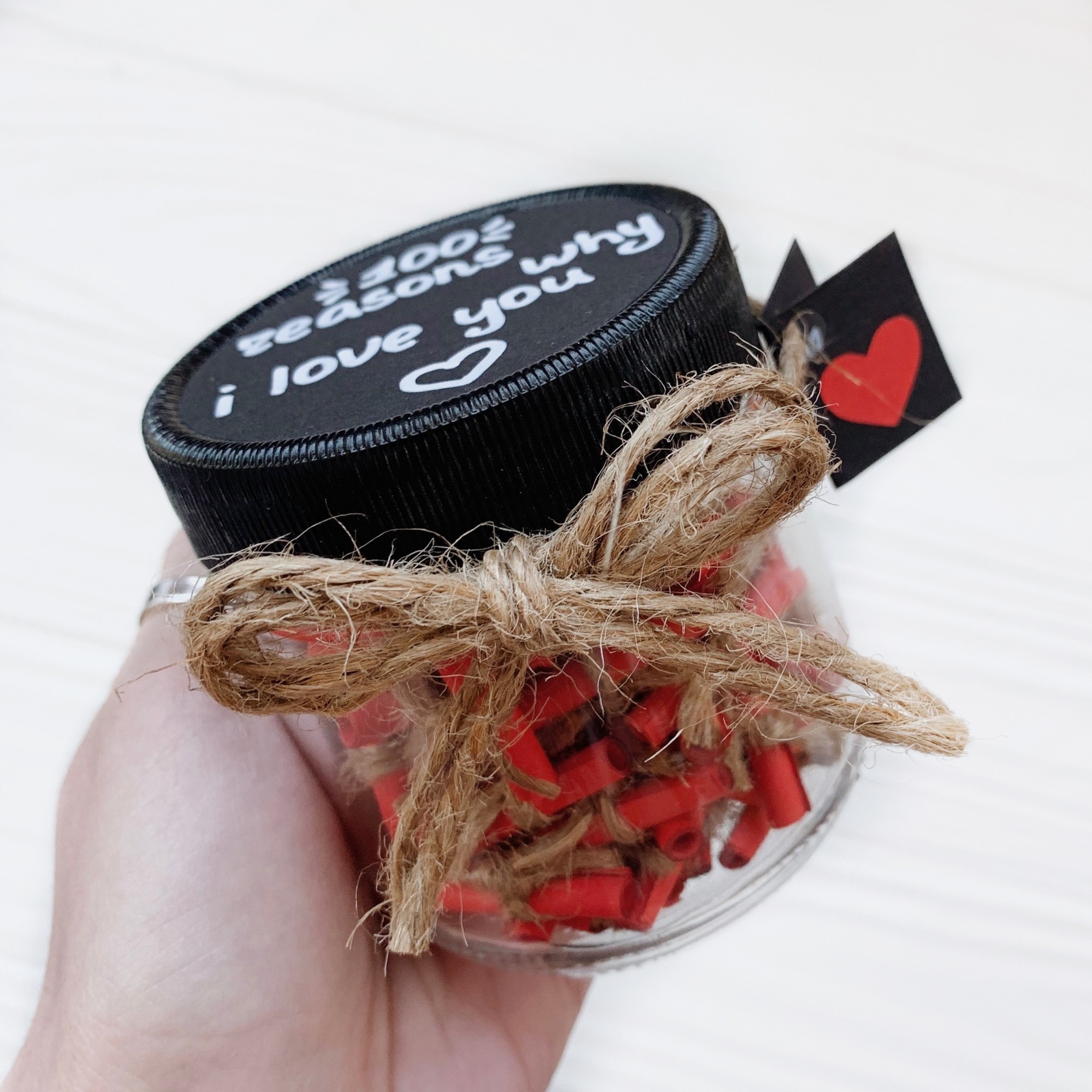 

Подарок банка YourGifts 100 причин почему я тебя люблю для девушки красный на английском (ENG) Подарок на день рождения Подарок для жены 100 причин любви