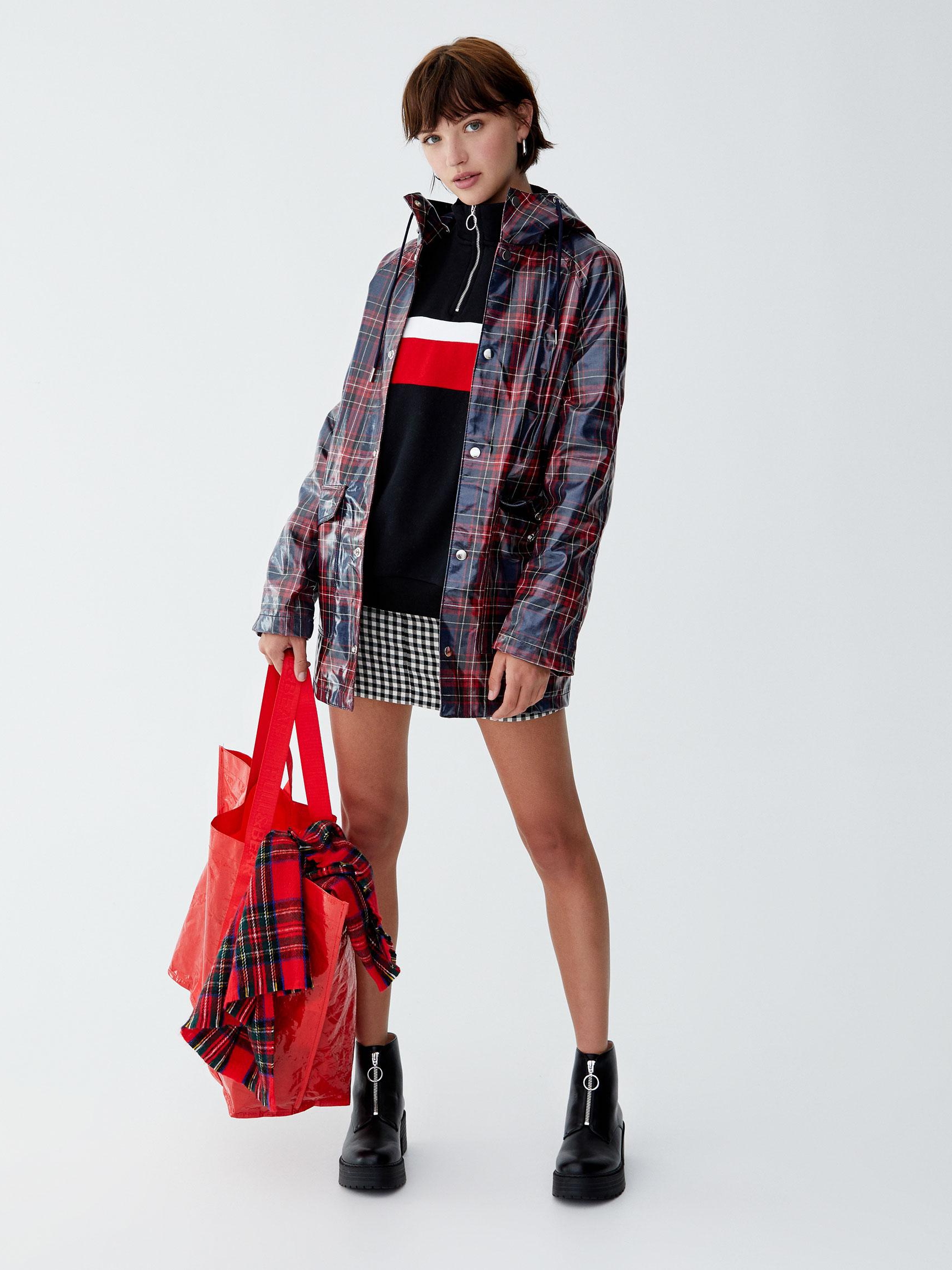 

Дождевик Pull & Bear 9712/328/600-AAFC XS Черный с разноцветным