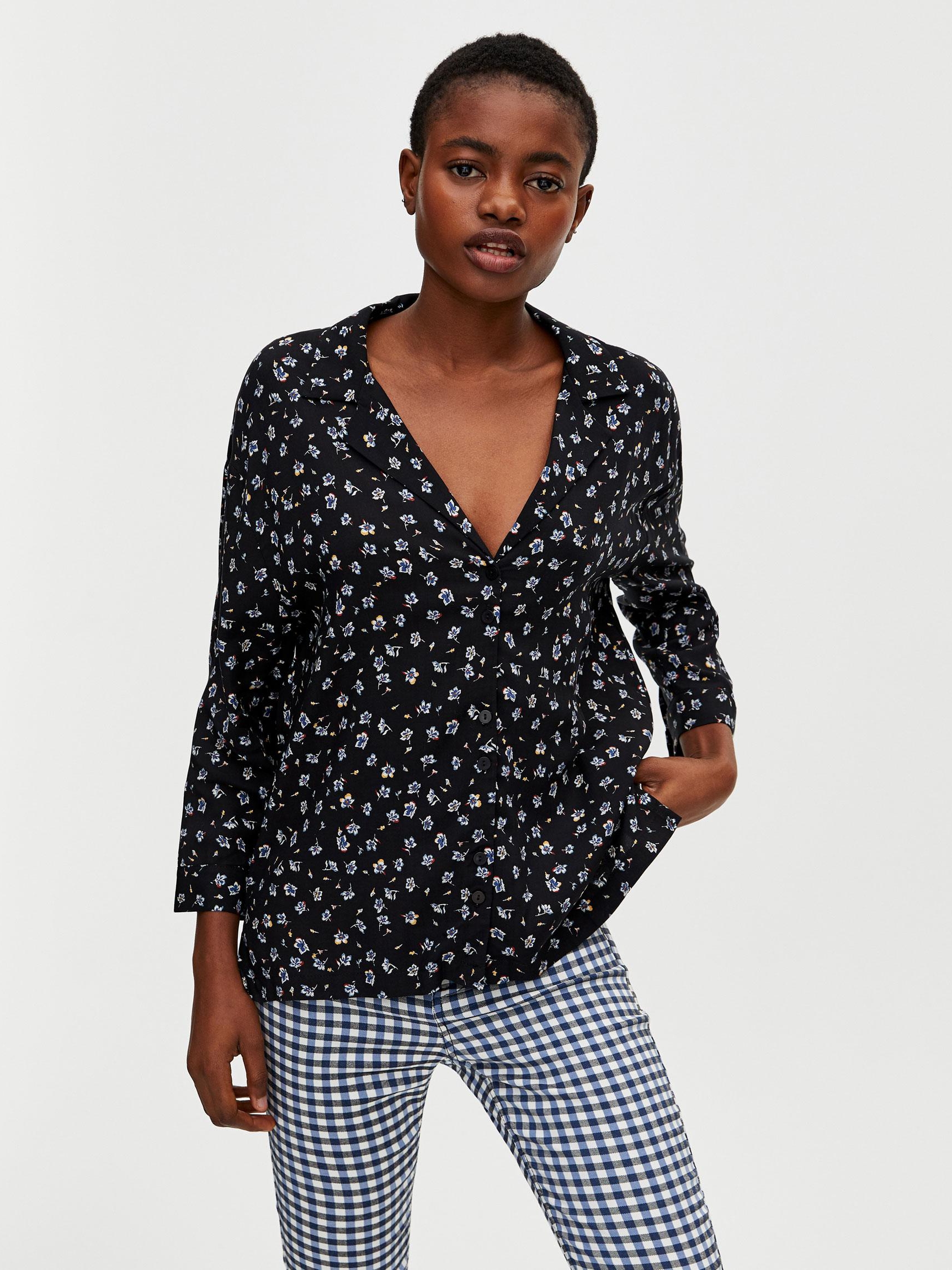 

Блузка Pull & Bear 5470/311/800-AEPW M Черная с разноцветным