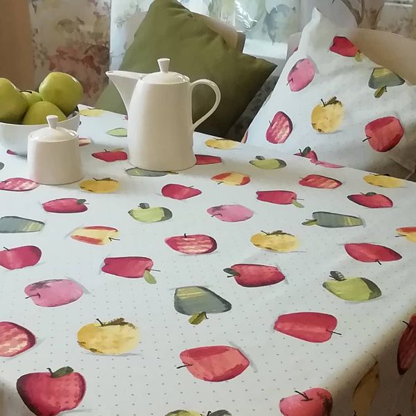 

Скатерть с тефлоновым покрытием MacroHorizon Яблоки Красный, Диаметр 140 см