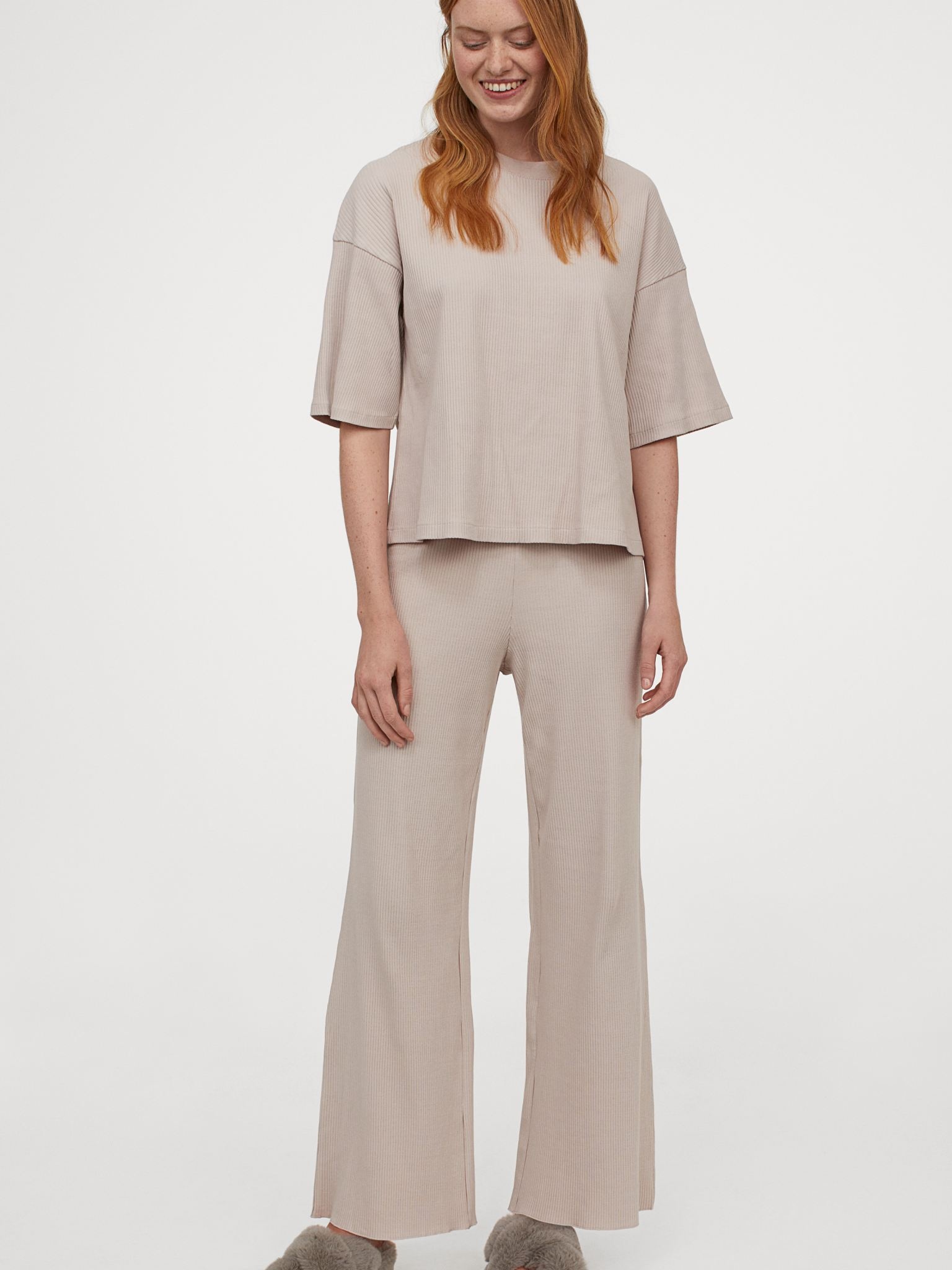 

Футболка H&M 926599001b16 L Бежевая