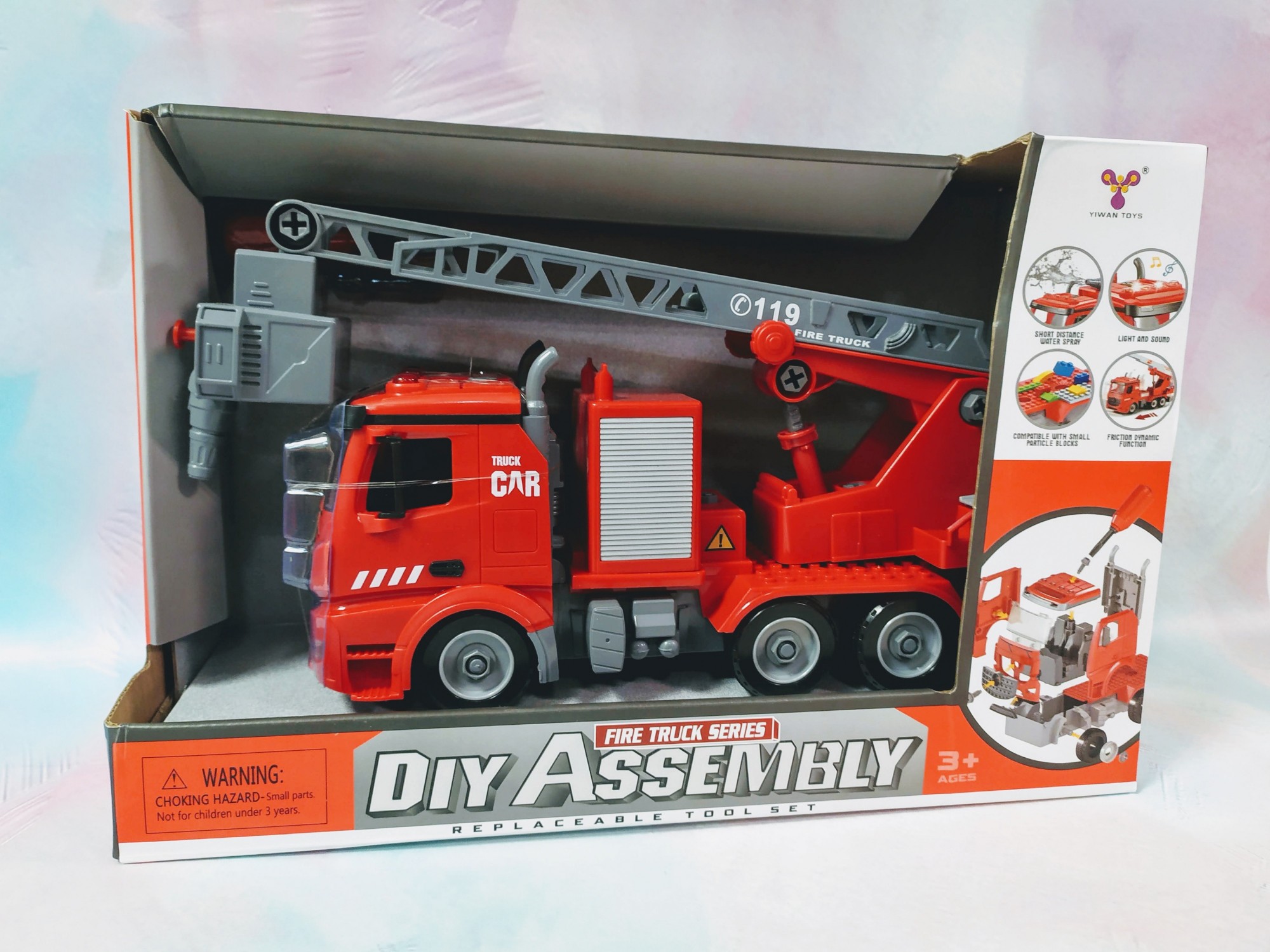 

Конструктор Yiwan Toys Пожарная машина звук, инерция, брызгает водой (YW 9080 B)