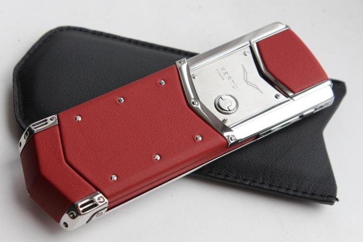 

Мобильный телефон Vertu S9 Red