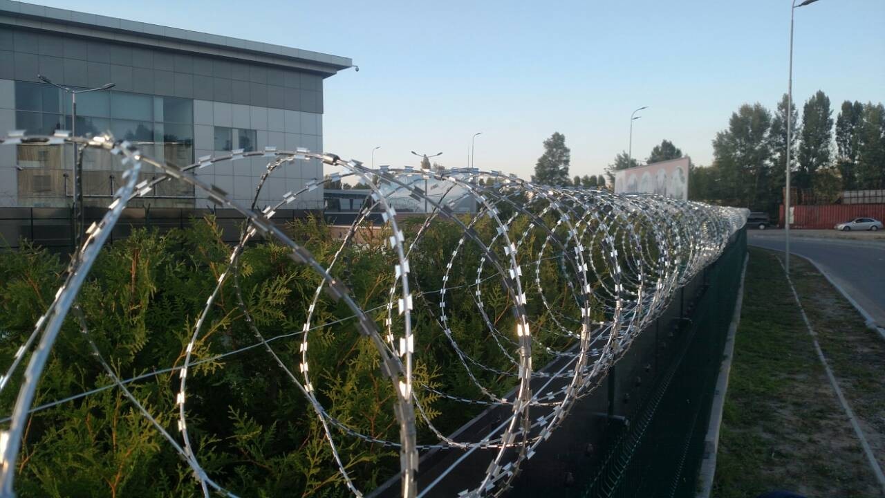 

Спираль Егоза ЗСК 500/3 - 10,5 м.п. колючий барьер безопасности D=3,5 мм (SBB-03)