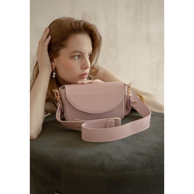 

Женская кожаная сумка Molly пудровая