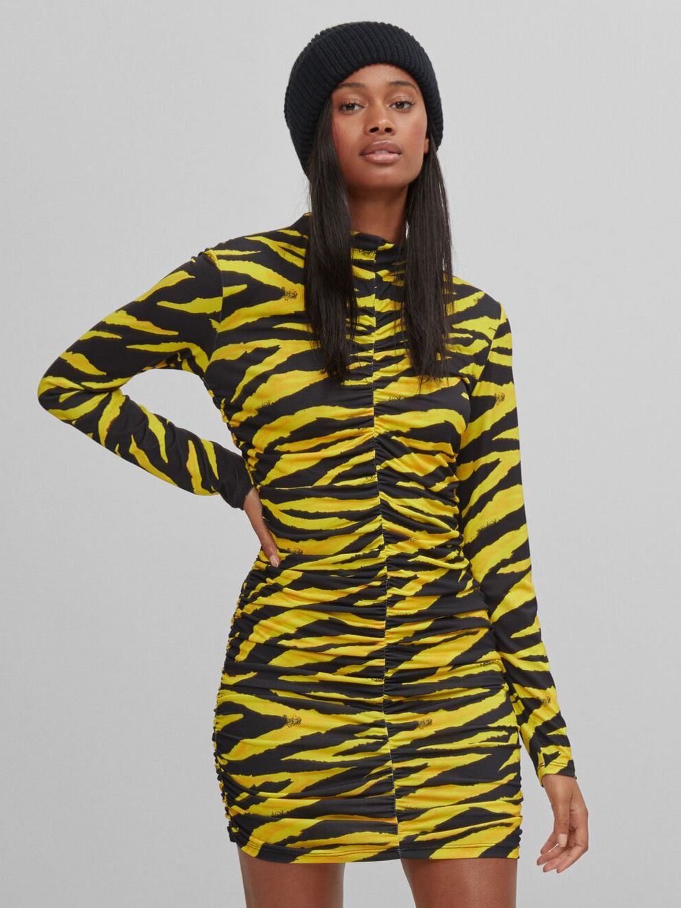 

Платье Bershka 6218/187/300 L Черное с желтым