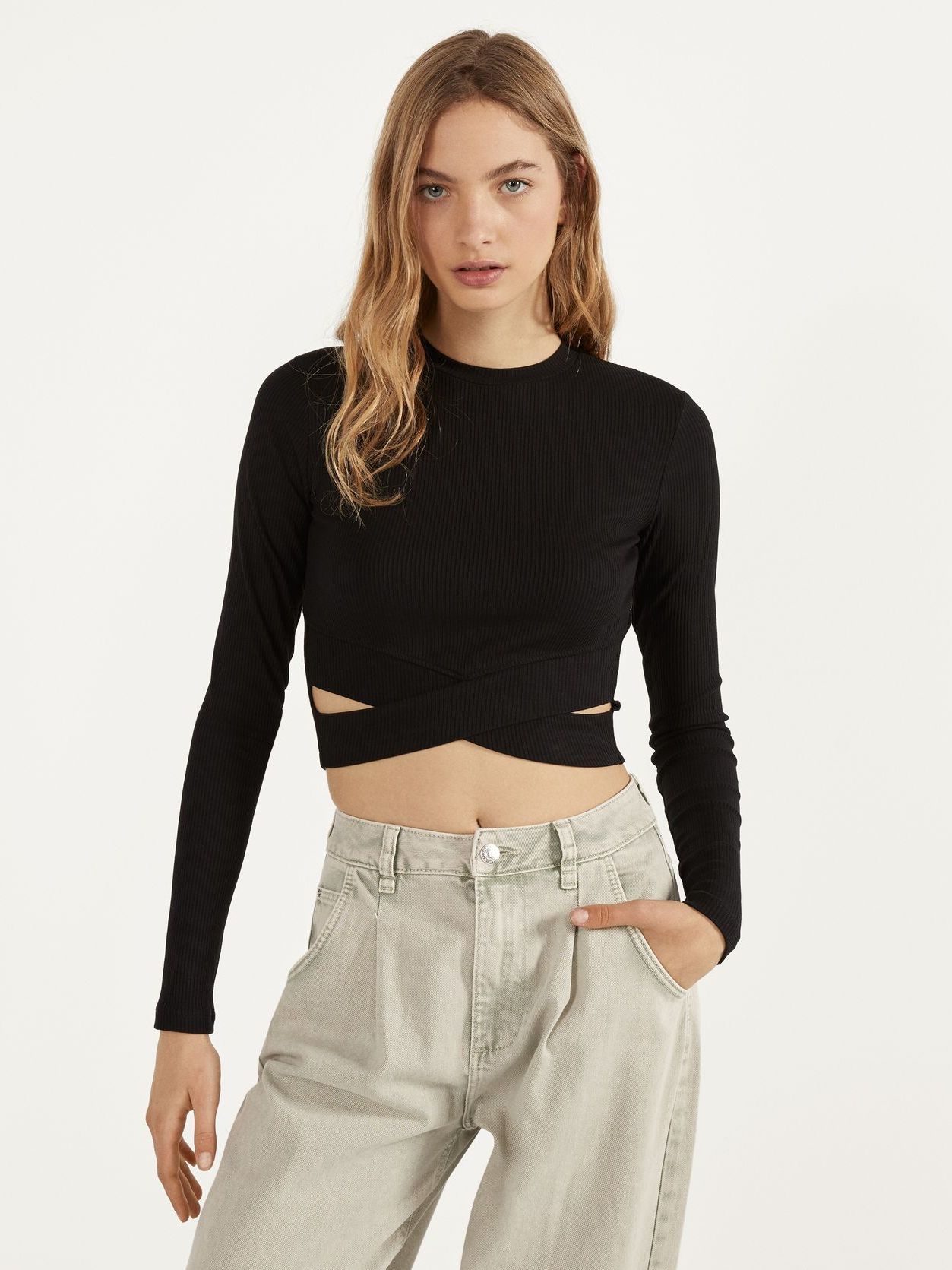 

Топ Bershka 1951/326/800 XS Черный