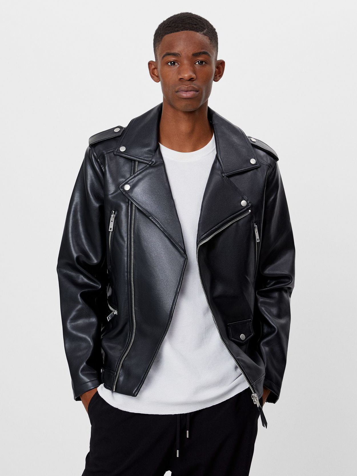 

Куртка из искусственной кожи Bershka 1290/109/800 XS Черная