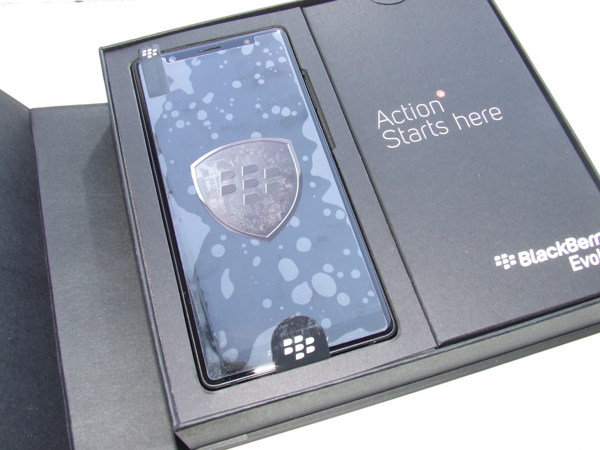 

Смартфон BlackBerry Evolve 4/64Gb Уценка