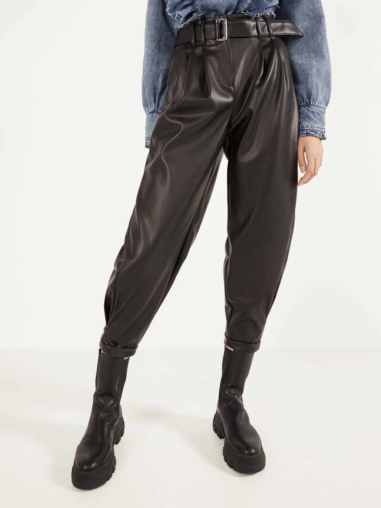 

Брюки Bershka 0053/512/800 S Черные