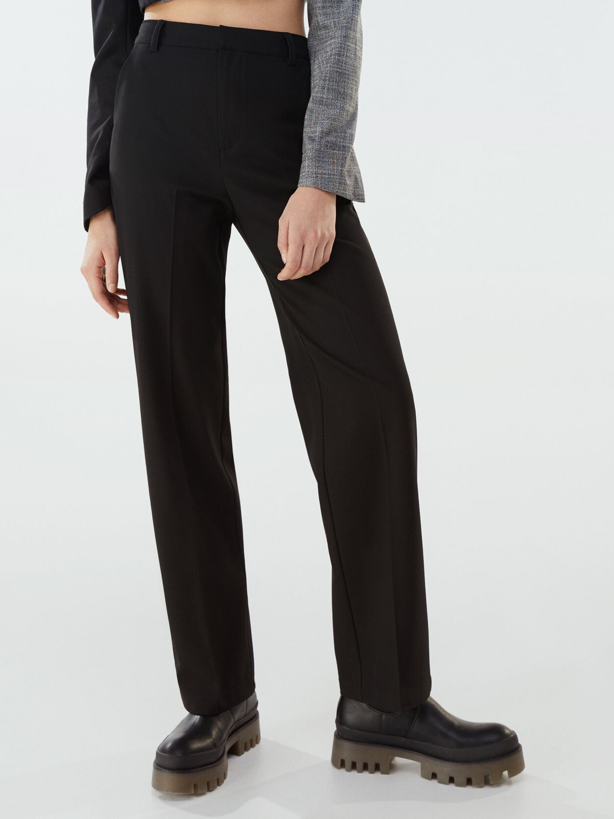 

Брюки Bershka 0101/168/800 36 Черные