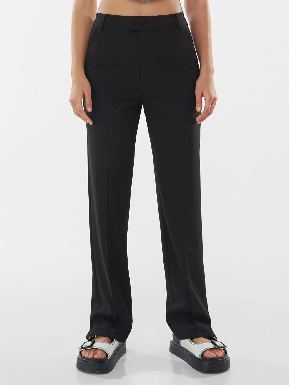

Брюки Bershka 0104/168/800 36 Черные