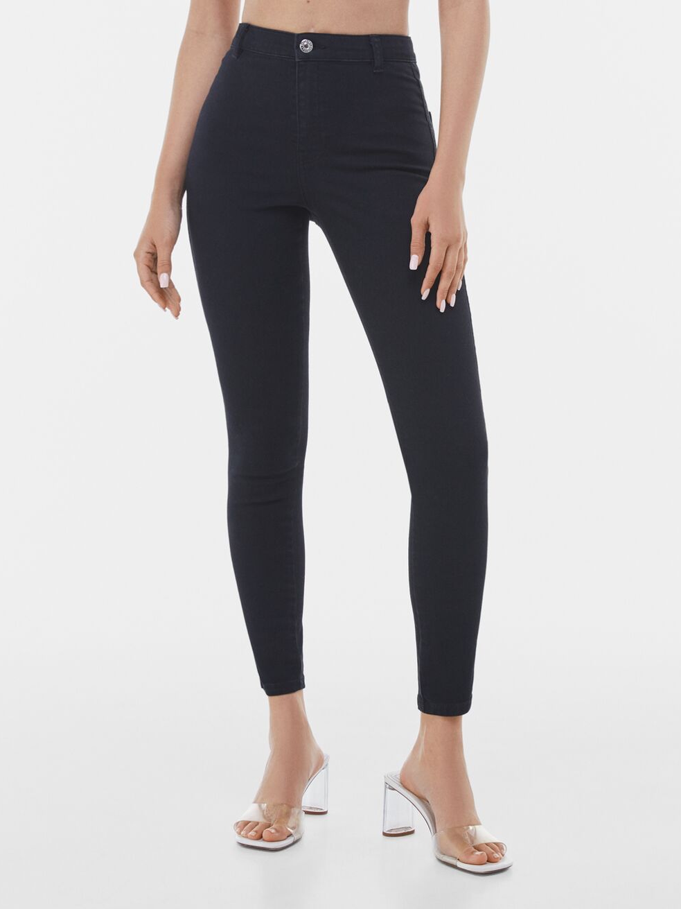 

Джинсы Bershka 5066/019/800 38 Черный джинс