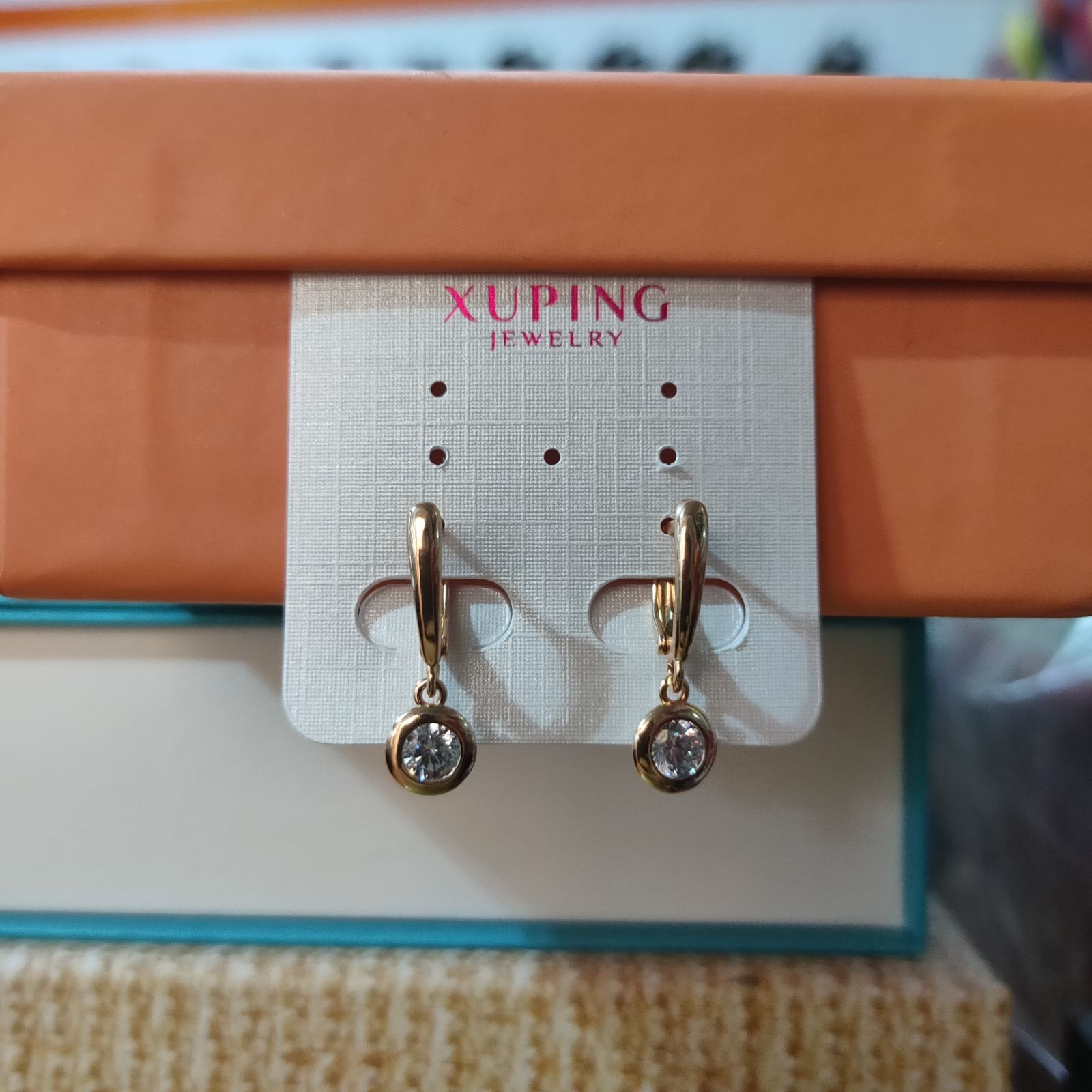 

Серьги Xuping с висюлькой и цирконием позолота 99877