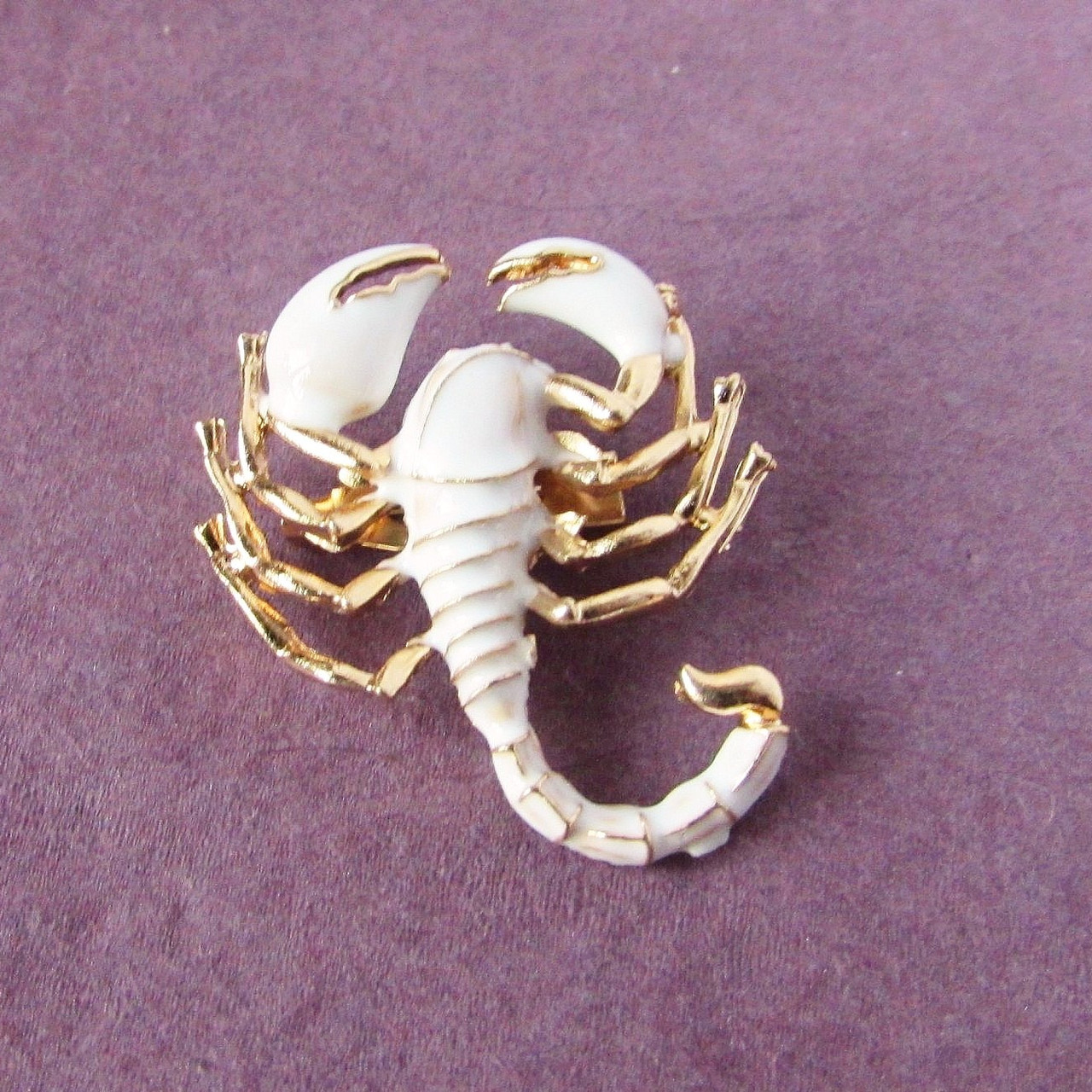 

Брошь скорпион белая Fashion Jewelry 4061