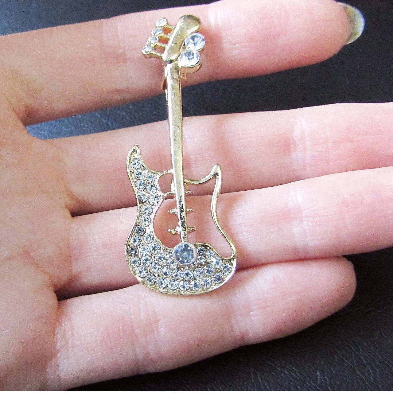 

Брошь в стразах гитара Fashion Jewelry 4072