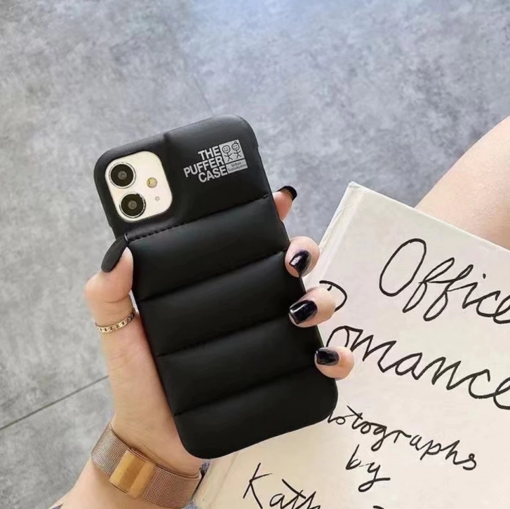 

Черный пуферний чехол-пуховик для iPhone 11