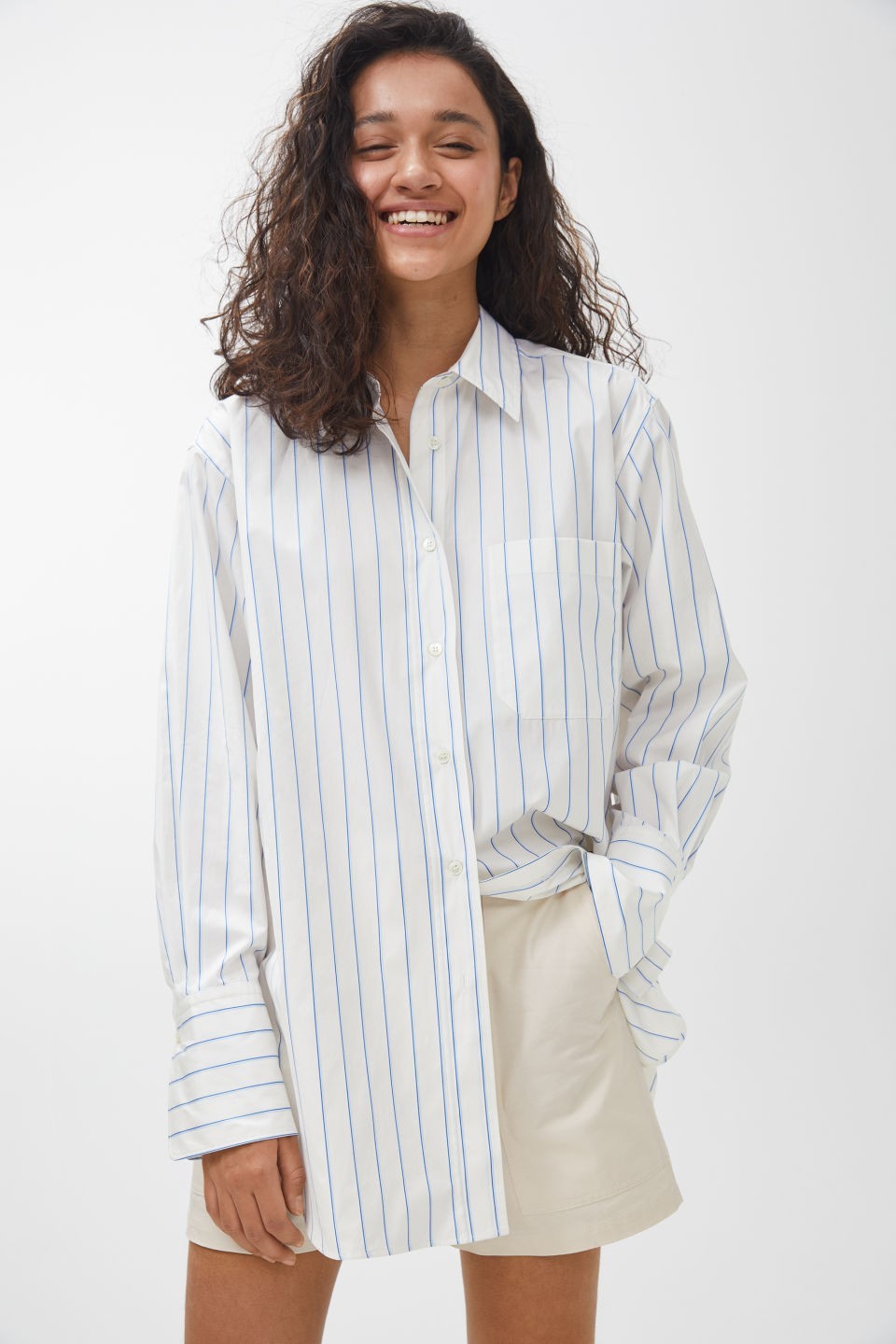 

Рубашка женская ARKET Oversized Striped Poplin Shirt размер 40