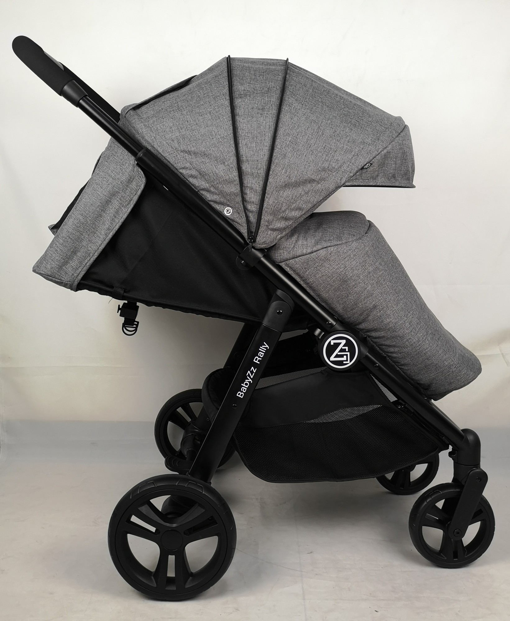 

Прогулочная коляска Babyzz Rally Серая