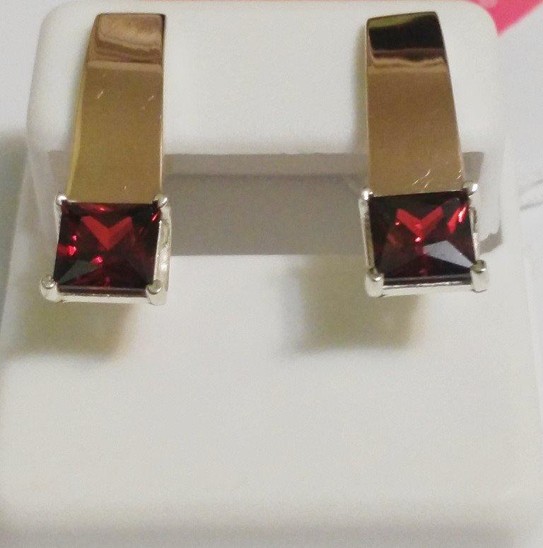 

Серьги из серебра с золотом и красным цирконием Санта, 0352.10